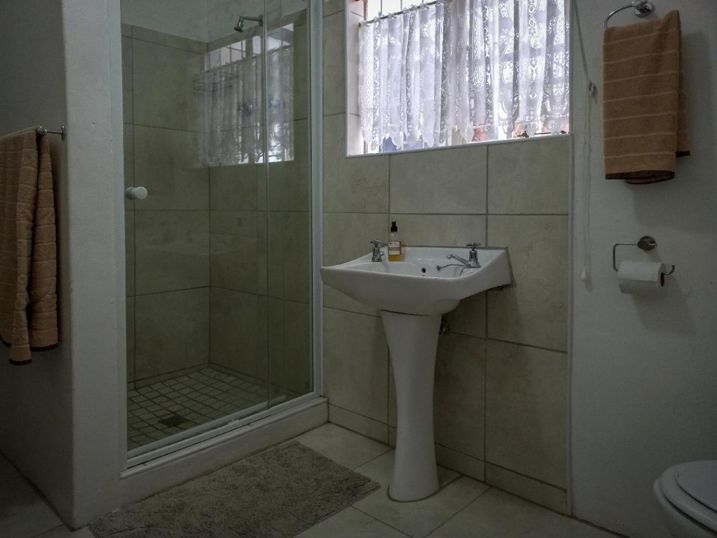 18 On Mark Willowmore Chambre photo